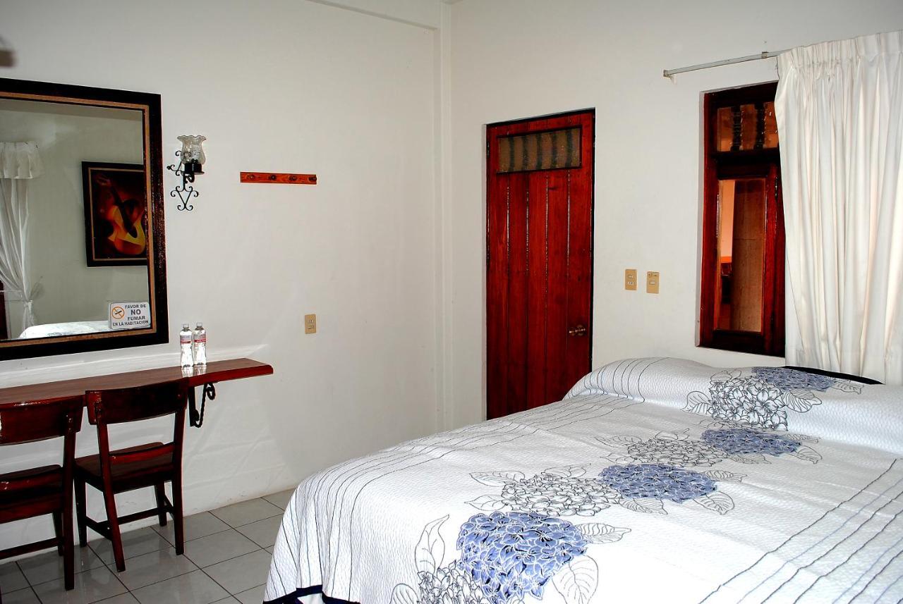 Hotel Posada Del Sol Apatzingán de la Constitución Exterior foto